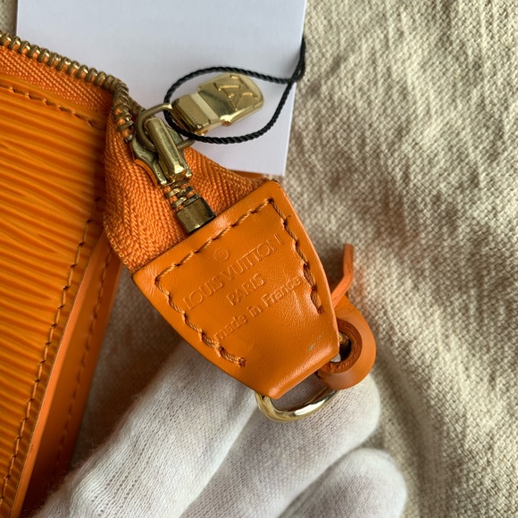 Louis Vuitton Epi Line Pochette - Picture 8 of 8